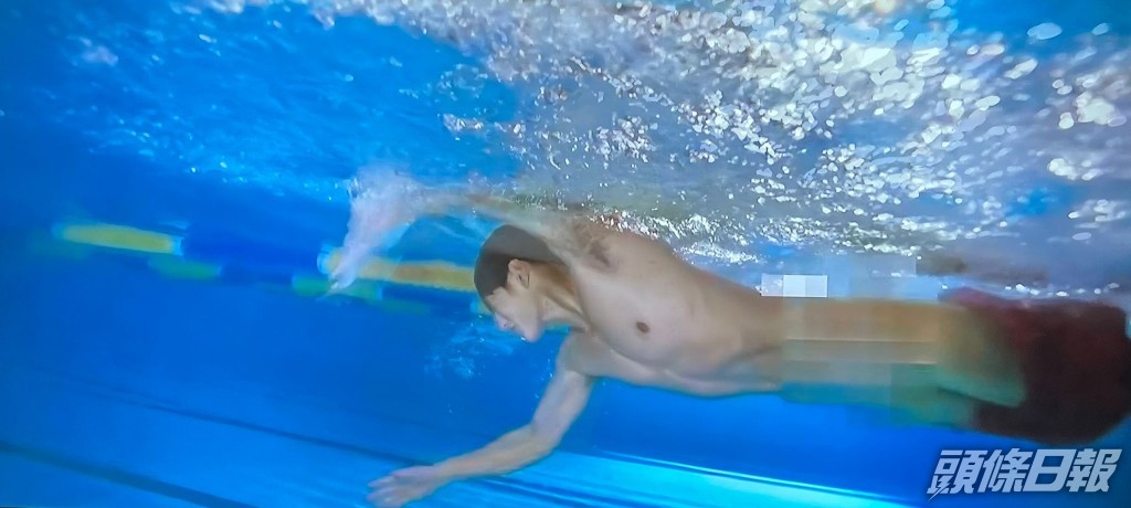 昨晚一集劇情講Jeffrey在水中甩褲。